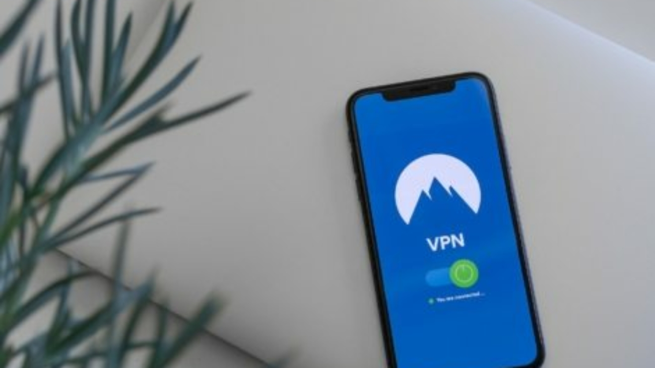 petter-lagson-duMttyw2Xc0-unsplash-470x423