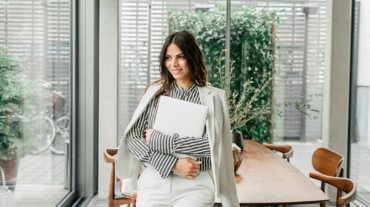 mia-moessinger-1517610-unsplash-370x207