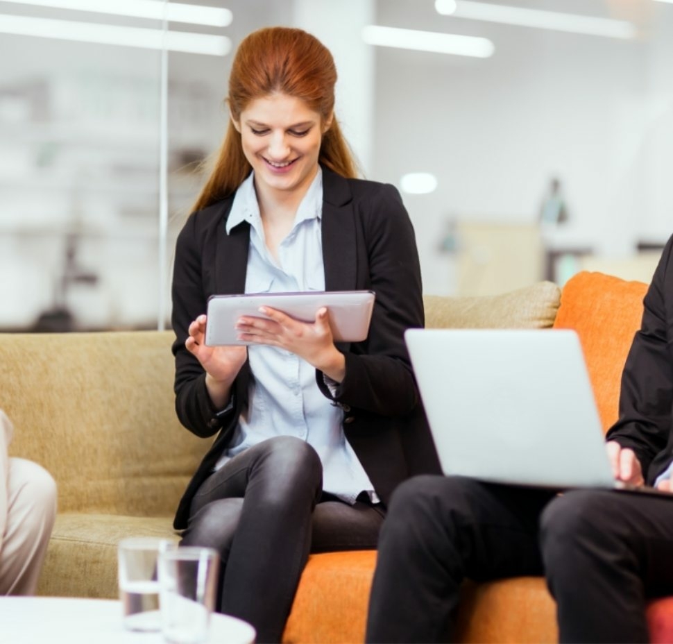 business-people-collaborating-in-office-and-DV2TMHA-970x928