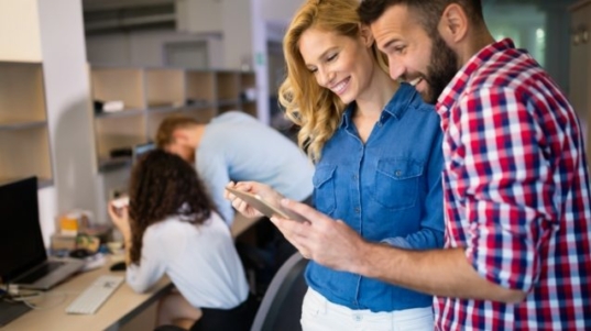 corporate-coworkers-brainstorming-in-company-SXCP3NA-637x357