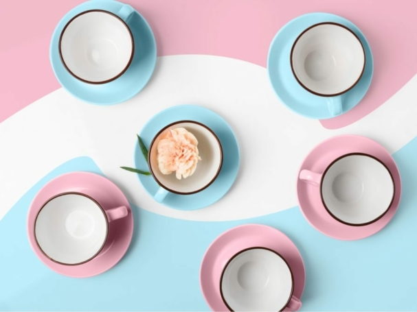 elegant-porcelain-blue-and-pink-cups-on-abstract-PRAGU4T-1024x671