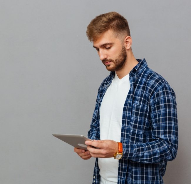 portrait-of-a-man-using-tablet-computer-PCDLD3R