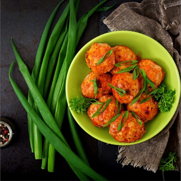 baked-meatballs-of-chicken-fillet-in-tomato-sauce-PGK6PTM-768x768