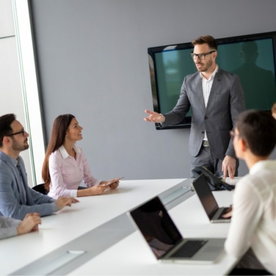 business-young-people-meeting-conference-FYRX2NL-637x637